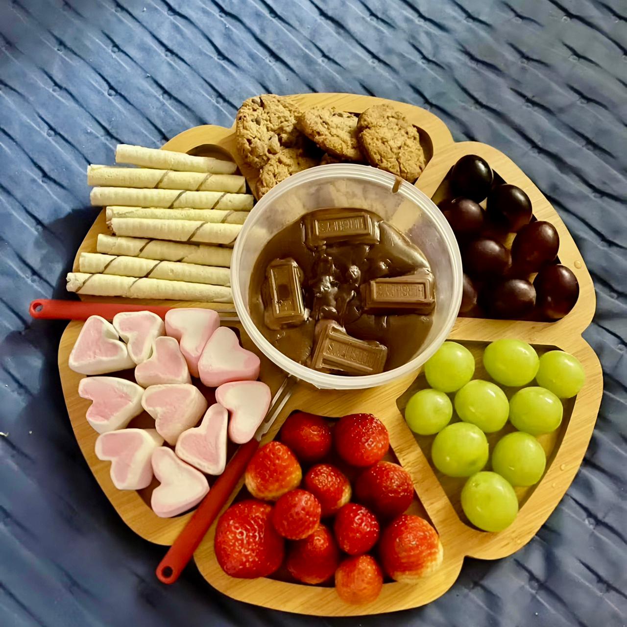 Tábua para Petisco Tipo Bambu MDF FLOWER  29cm Petisqueira com 7 Divisórias para Frios Churrasco Amendoim Multiuso