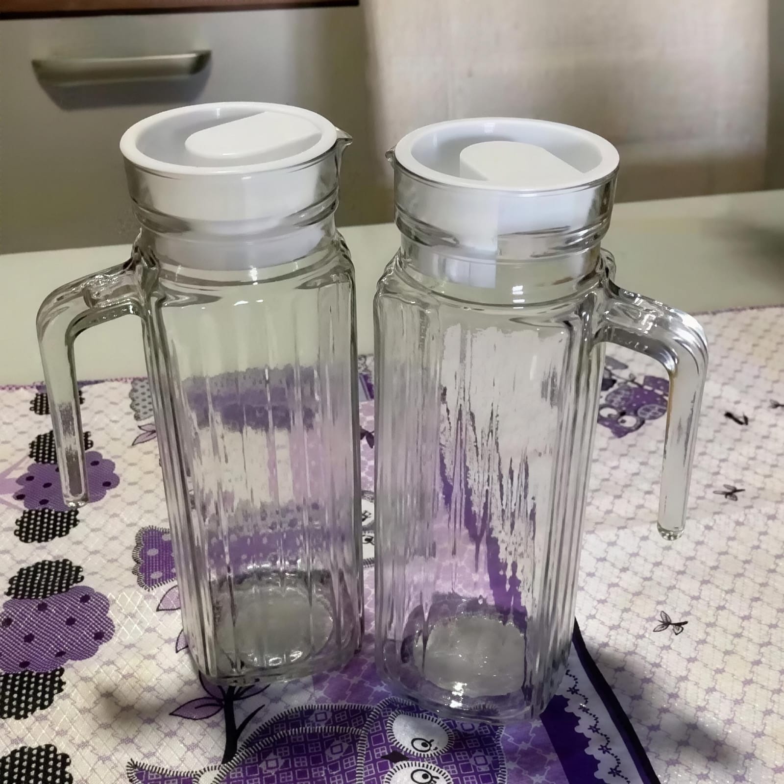 Jogo Com 2 Jarras De Vidro Suiça Transparente 1 Litro Com Tampa
